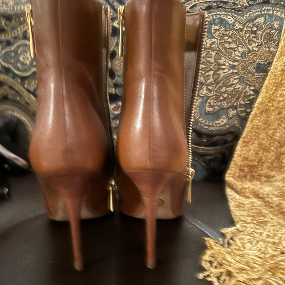 Michael kors booties used once in very good condition
